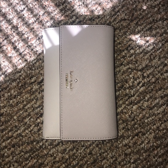 Authentic Kate Spade wallet🌺 - Picture 1 of 6